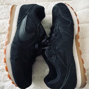 Nike Black Athletic Shoes With Gum Bottom